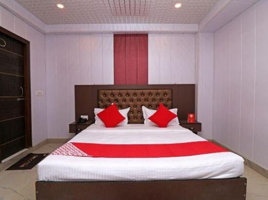 Airport Hotel Runway Нью-Дели Экстерьер фото