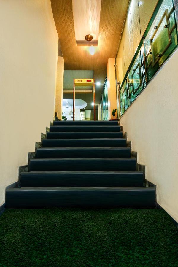 Airport Hotel Runway Нью-Дели Экстерьер фото